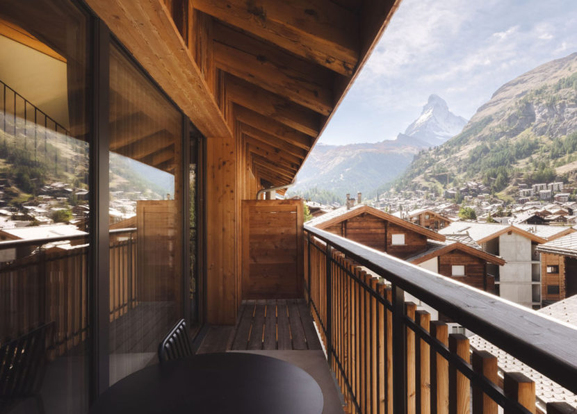 Balkon des Penthouse Matterhorn im Hotel Carina Zermatt mit Blick auf das Matterhorn